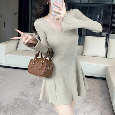 Vネックリブニットフレアワンピース