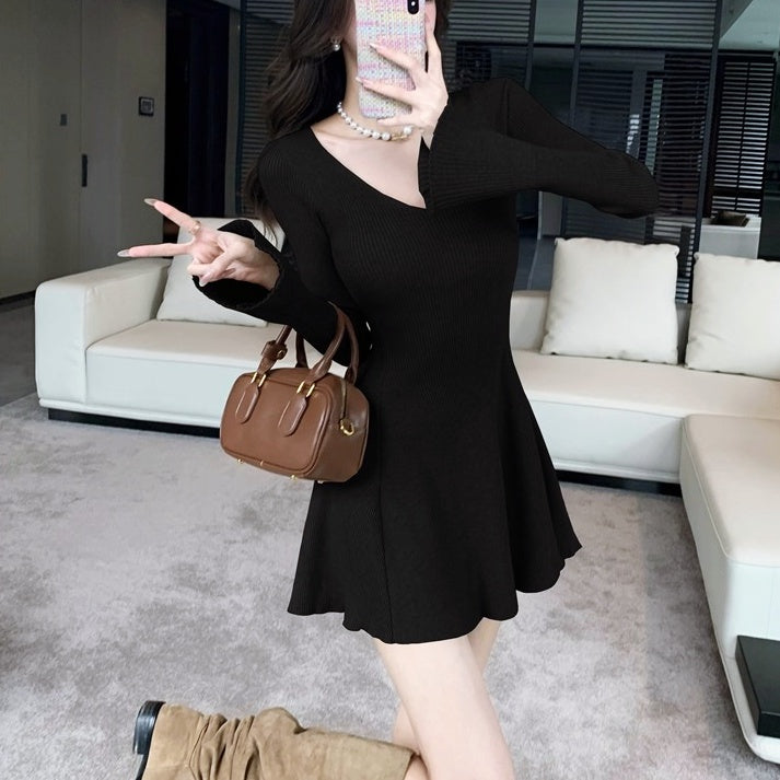 Vネックリブニットフレアワンピース