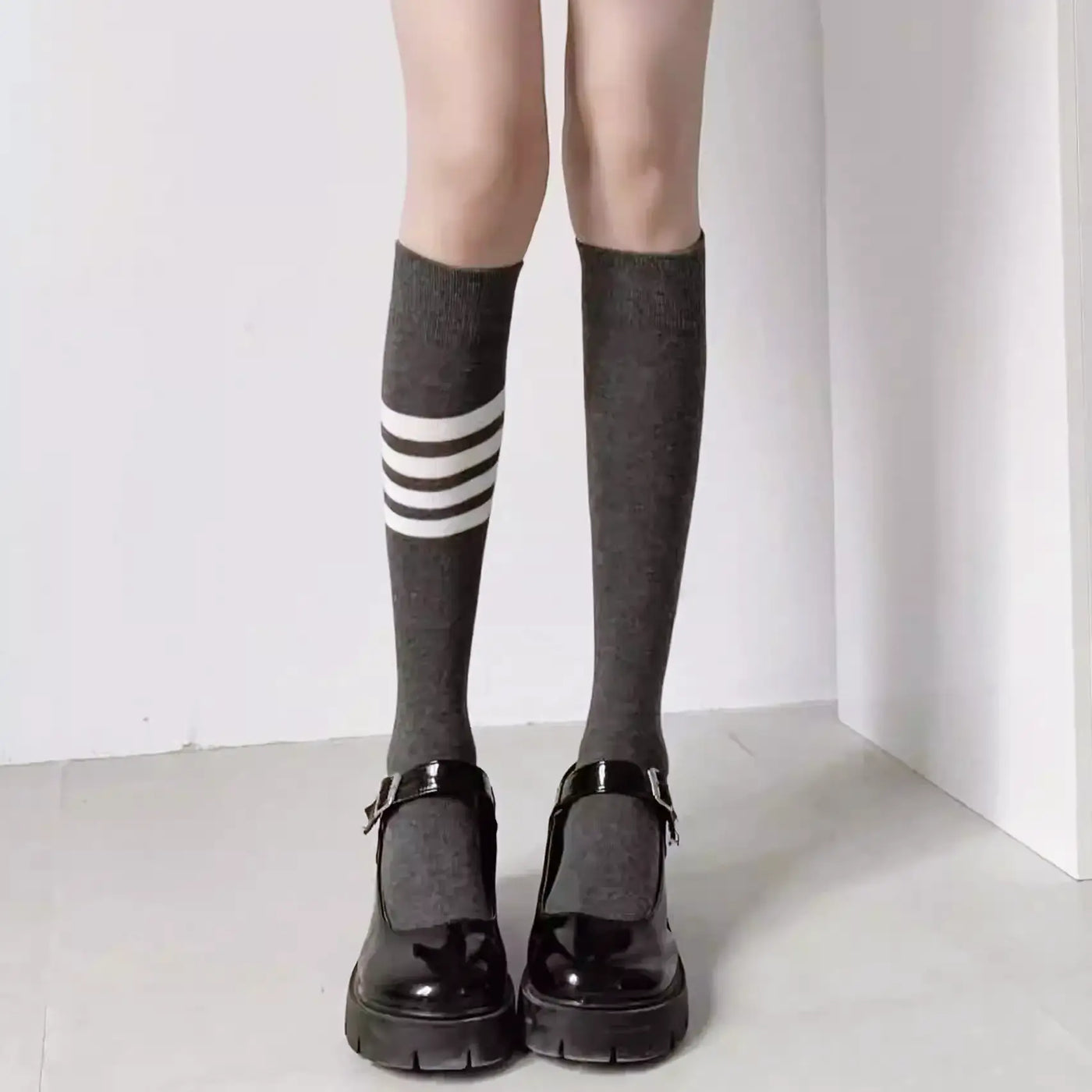 アシンメトリーラインロングソックス